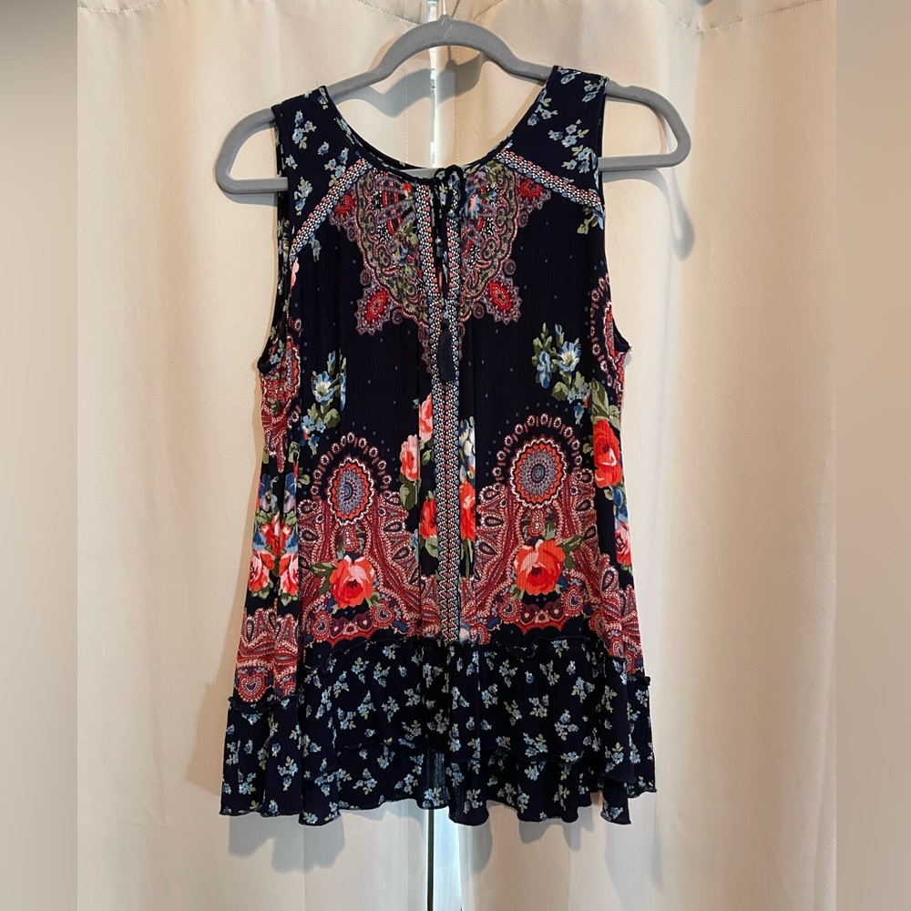 Like New! Sleeveless Shirt by Bali! Size Medium